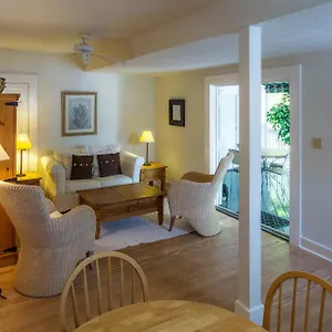 ** Inn Casa 325 United States